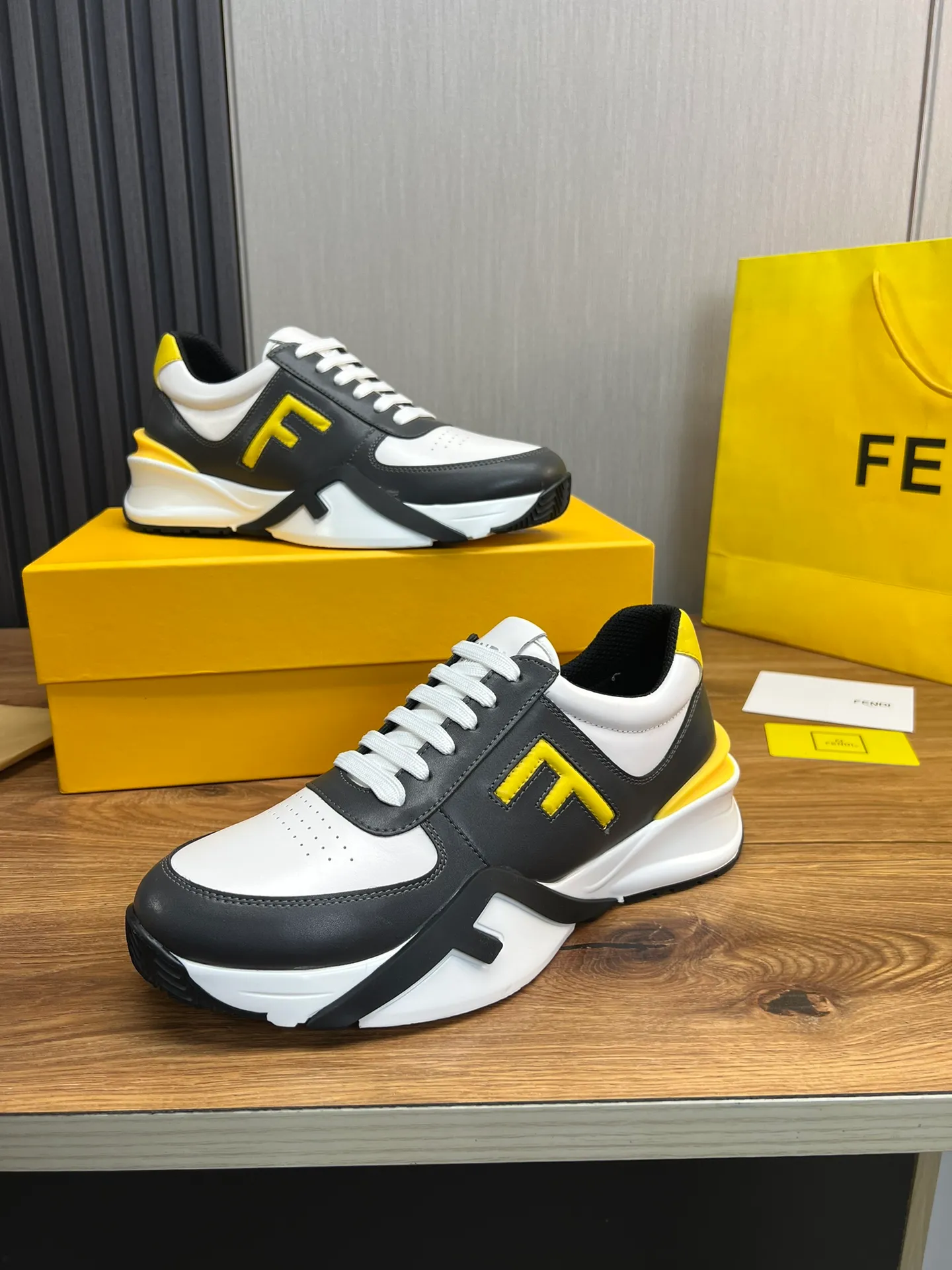 Men's shoes 💰520💰 Fendi [Fendi] hot style is on the market 🔥Fashionable casual men's shoes 🔱 Made of original cowhide + breathable mesh lining + sheepskin feet, perfect shape, top quality, you deserve it 🔜Original outsole, ultra-light, non-slip and wear-resistant 👣 Standard size 38-44 (customized in 45)